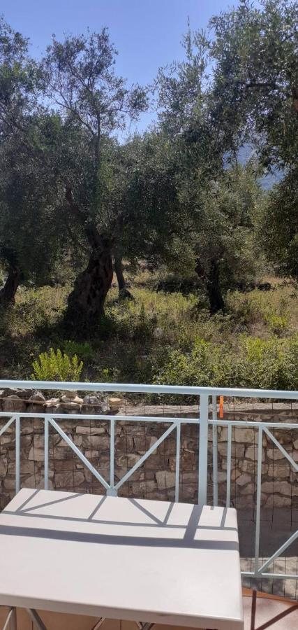 Olivia Grove Rum i privatbostad Himare